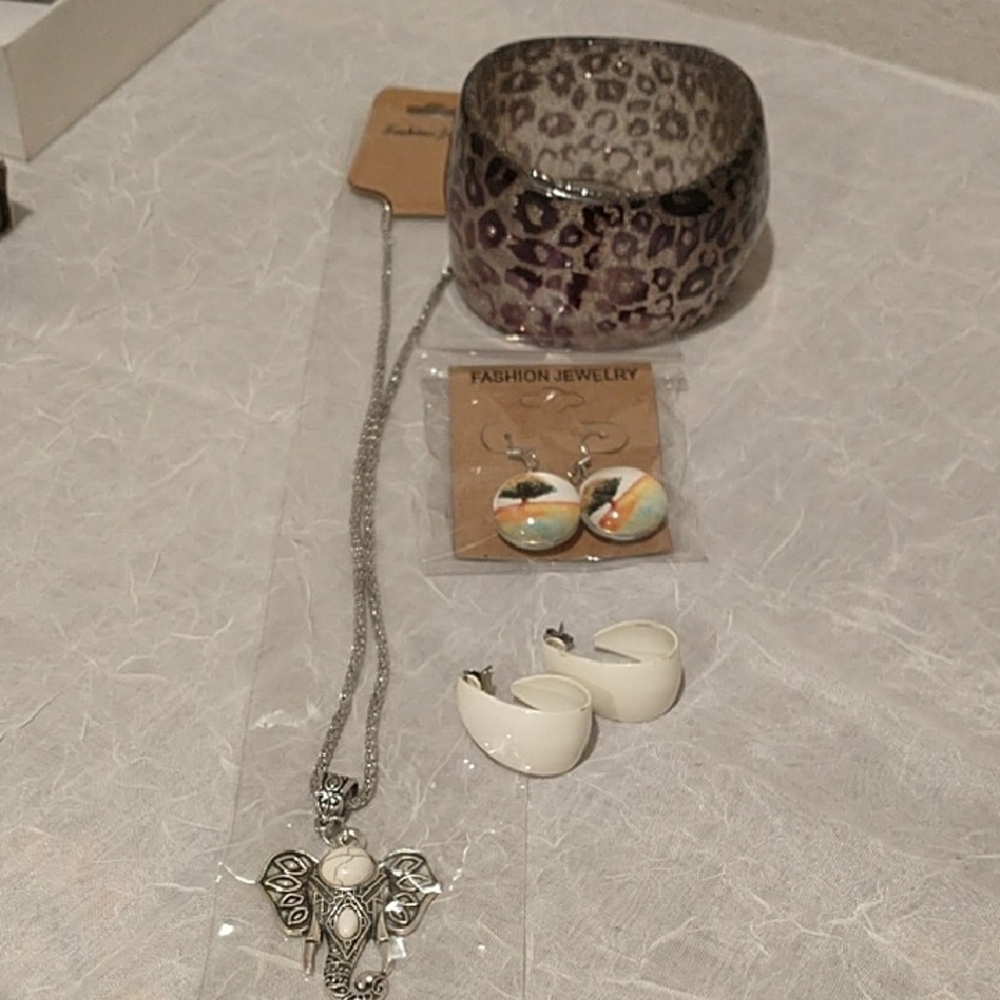 FREE Bundle Silver tone Elephant Pendant Necklace Lot